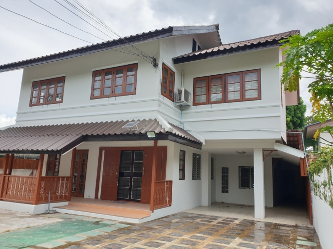 ให้เช่าบ้านเดี่ยวในเมืองเชียงใหม่ ตรงข้ามรพ.สวนดอก/  House in Chiangmai city for rent